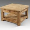 blank teak bijzettafel met onderblad en een lade