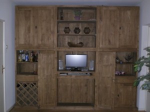 Maatwerk opbergkast Grote opbergkast met computergedeelte, wijnkast en diverse opbergmogelijkheden