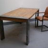 teak tafel industrial met ijzeren poten