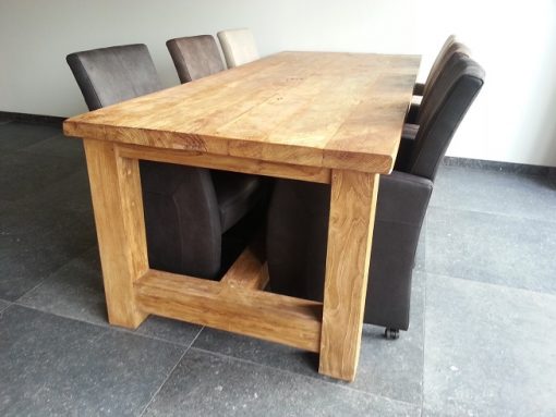 robuuste kloostertafel