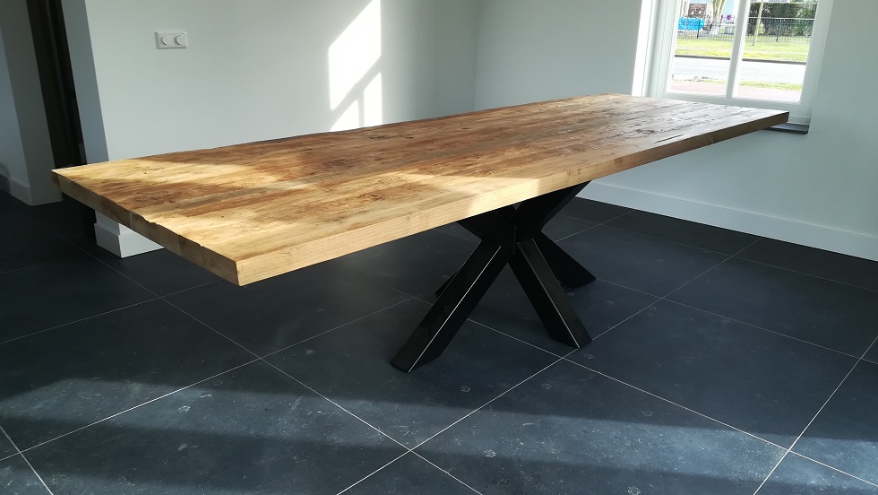 Tafel 300cm met spinpoot