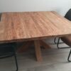 Robuuste vierkante tafel