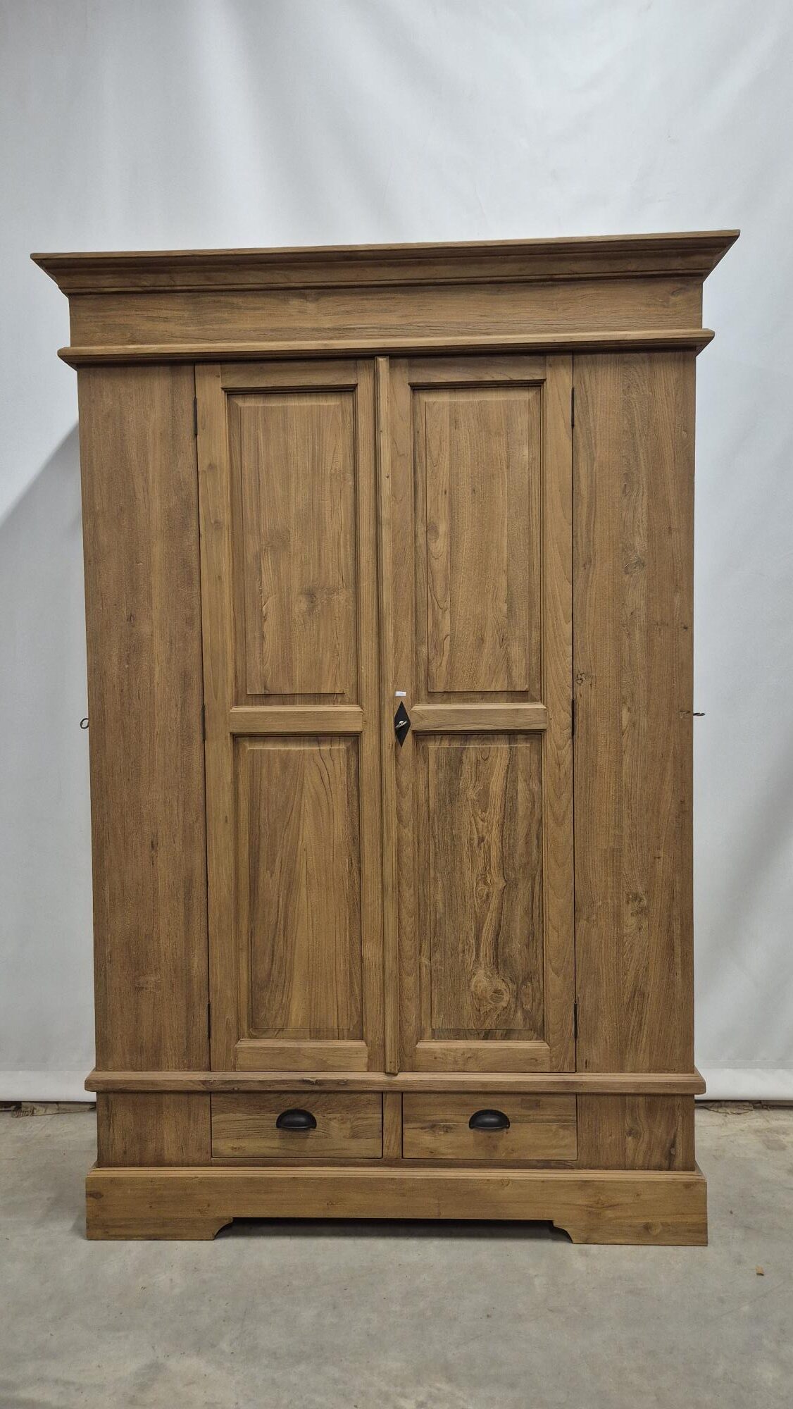 Teak jagerskast