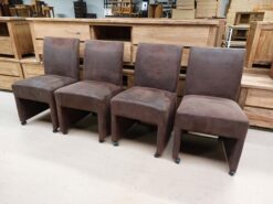 4 donker bruine stoffen stoelen