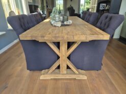 Alternative view of Eettafel met houten kruispoot