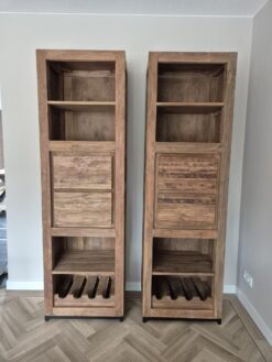 Alternative view of Boekenkast Teakhout 65 cm breed – Industrieel met Wijngedeelte