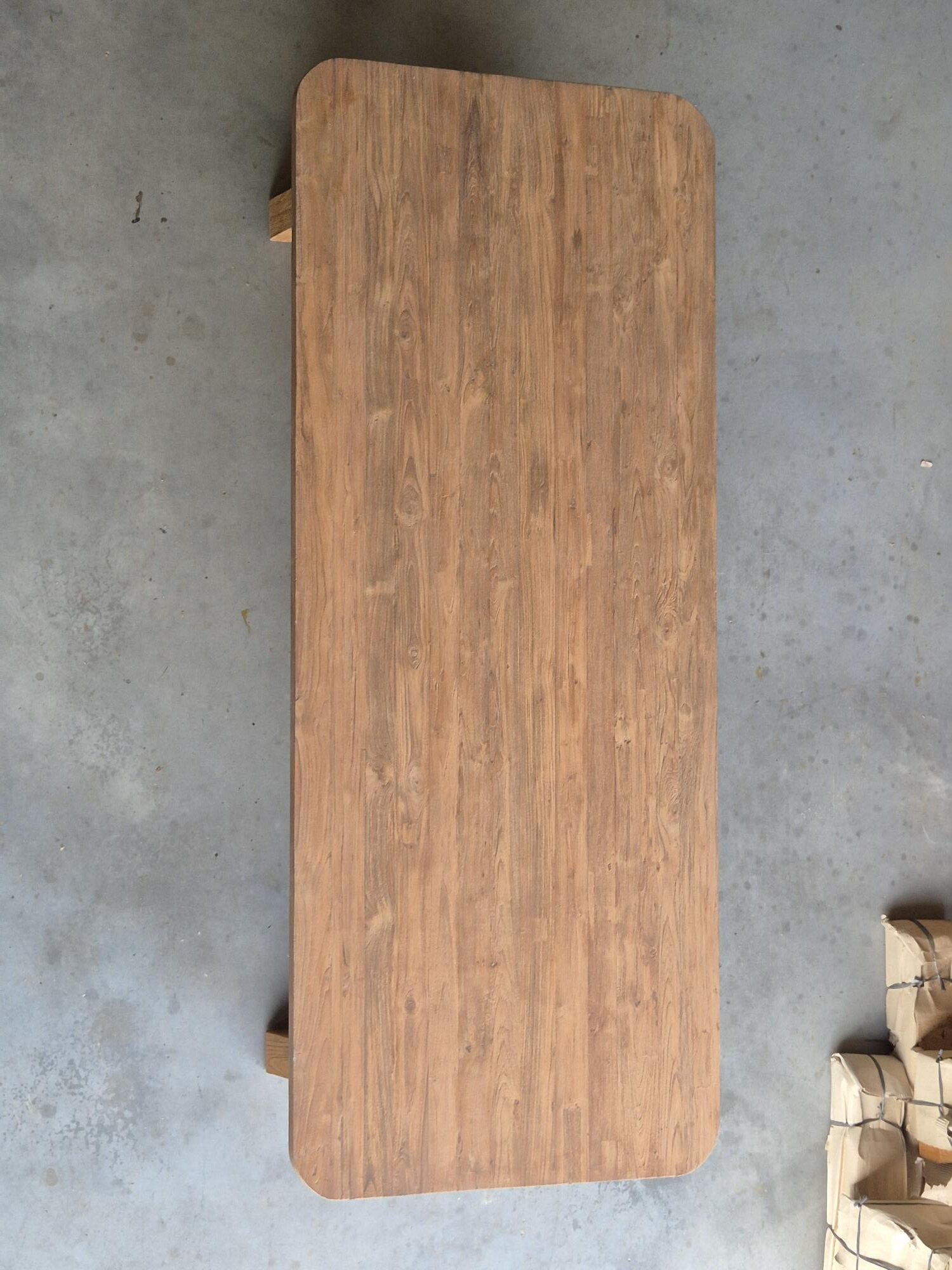 Tafel met houten trapezepoot - Afbeelding 4