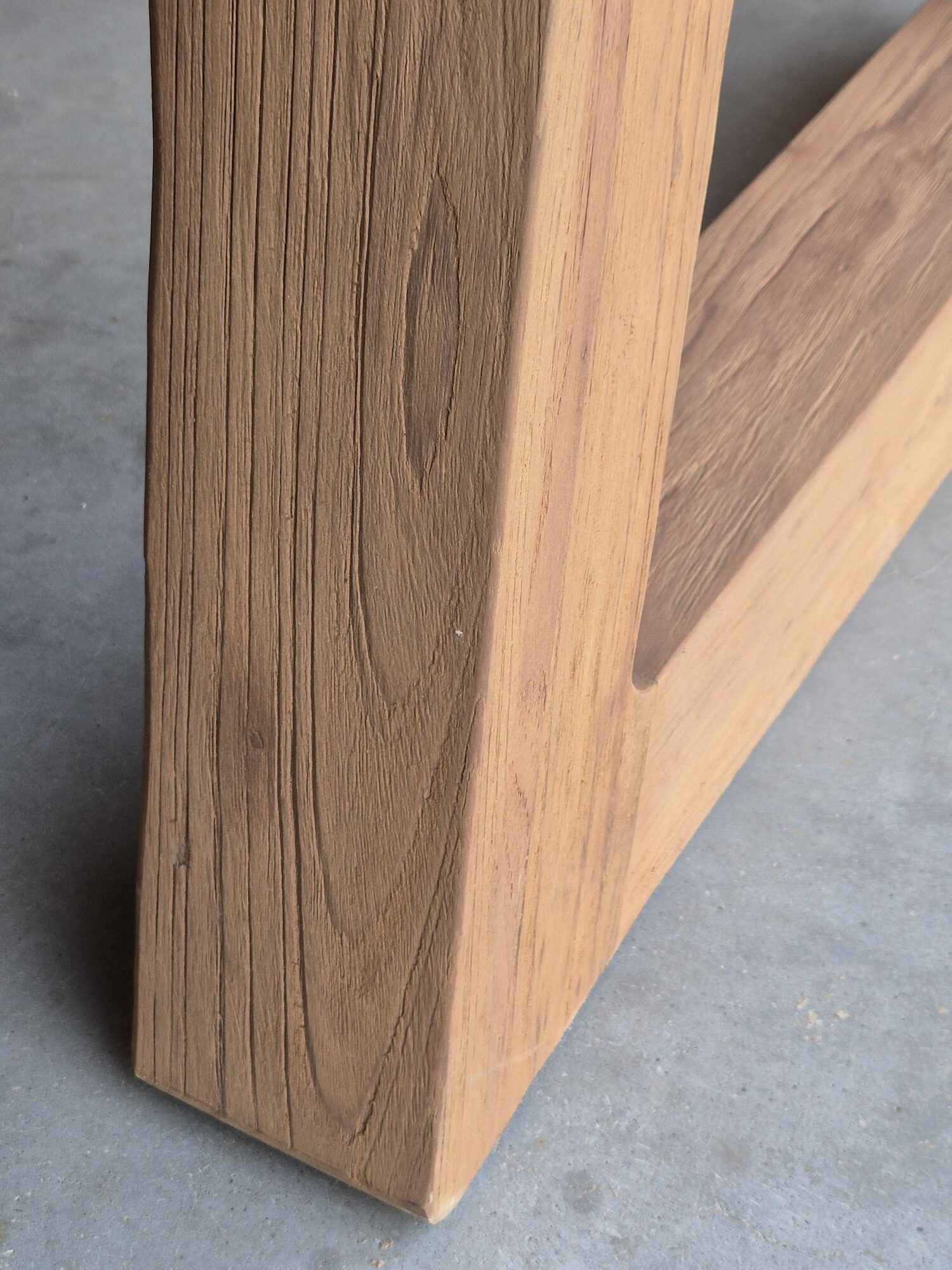 Tafel met houten trapezepoot - Afbeelding 5