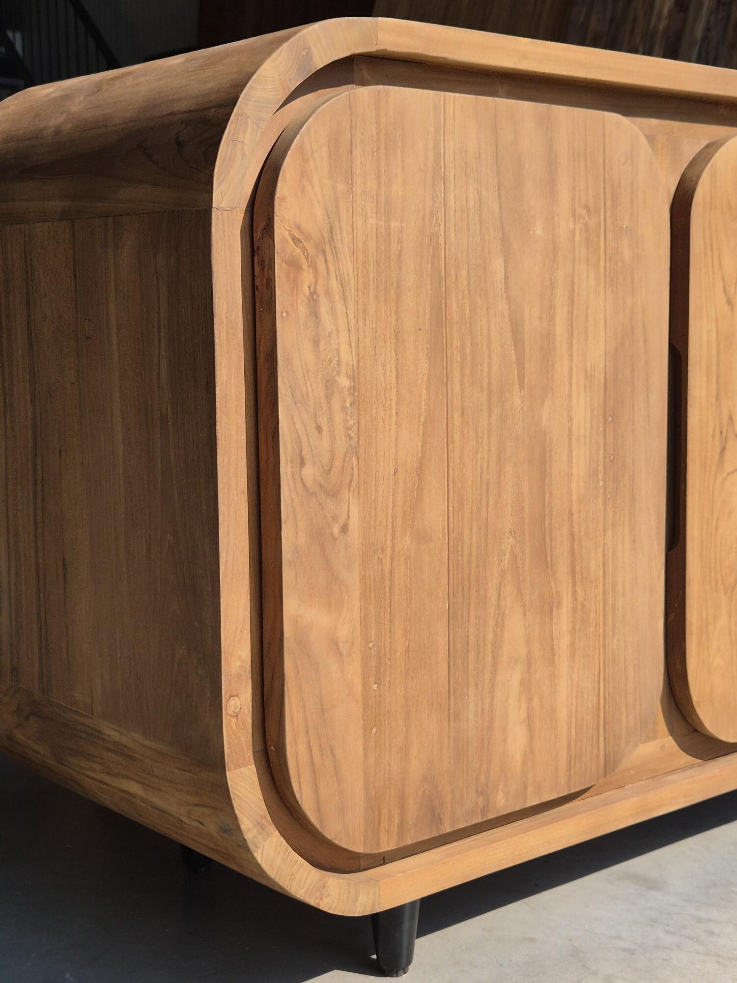 Organisch Teakhouten Dressoir Flow 200 cm - Afbeelding 2