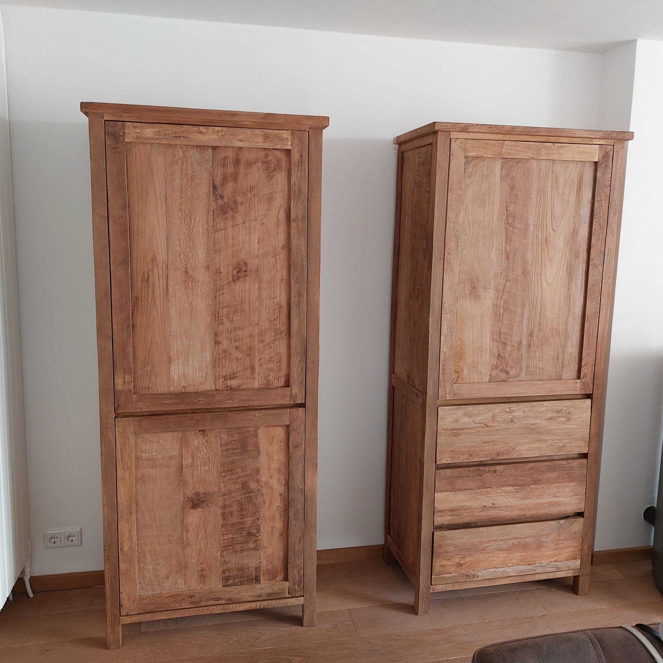 Robuuste Dichte Teak Kast Oud Hout - 80 x 45 x 210 cm