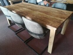 Grof houten eettafel