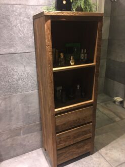 Hoge badkamerkast