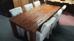 Robuuste koloniale eettafel
