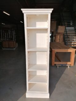 Witte boekenkast