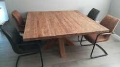 Robuuste Vierkante Teak Tafel 140x140 cm - Oud Hout 5 cm